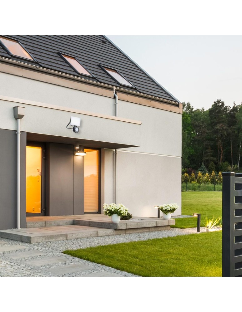 Eko-Light Naświetlacz LED 10W PIR 950lm 5000K EKN9017